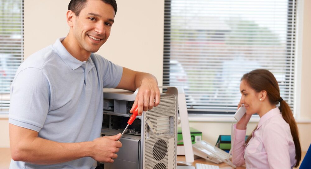 IT Support Jobs UK – Complete Beginner Guide to Start Your Tech Career (2026)